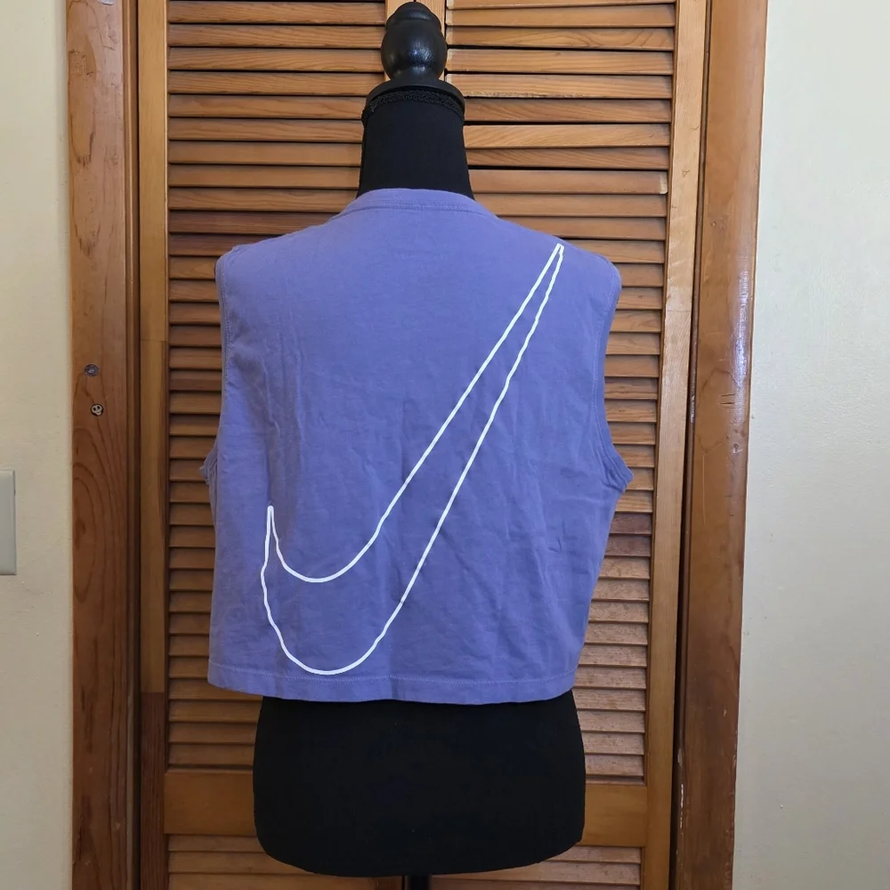 EUC Nike Women's Lavender Crop Top Tee Size Medium - Picture 3 of 4